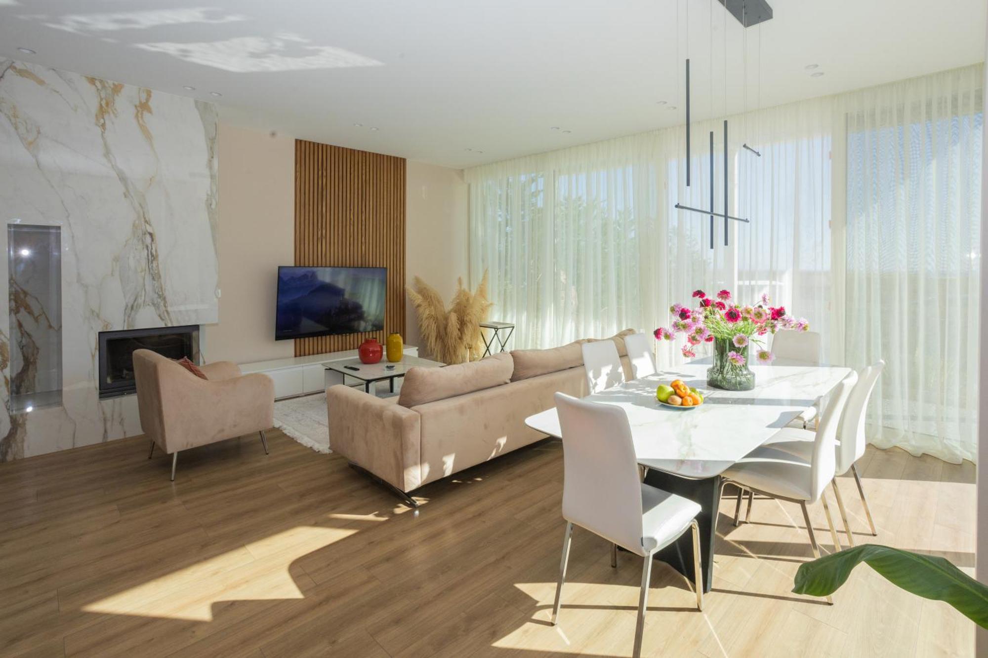 Sea Drive Luxury Coast